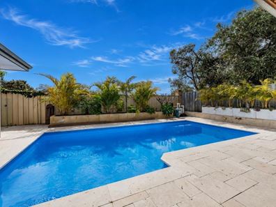 15 St Helena Way, Iluka WA 6028