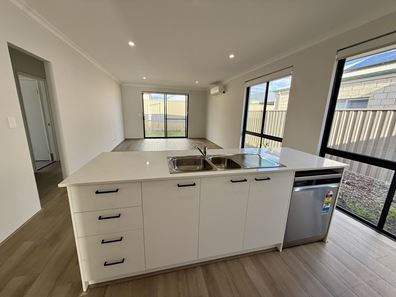 104 Capilano Avenue, Yanchep WA 6035