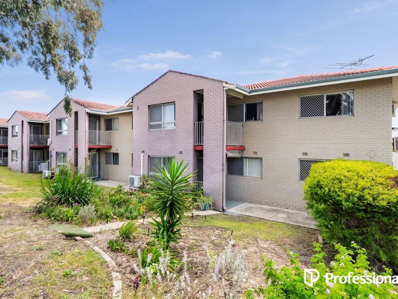 4/48 Connell Way, Girrawheen WA 6064