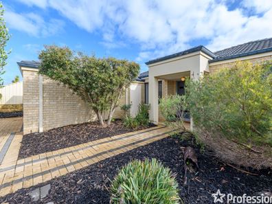 9 Argyle Fairway, Lakelands WA 6180