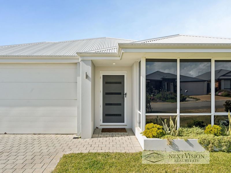11 Melbourne Loop, Hammond Park WA 6164