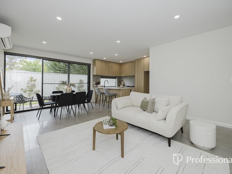 2/3 Bootie Place, Hillarys