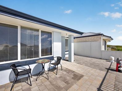 25 Cowaramup Loop, Two Rocks WA 6037