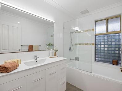 4/17 Pollard Street, Glendalough WA 6016
