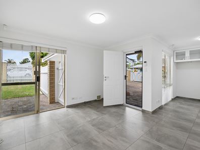 4/17 Pollard Street, Glendalough WA 6016