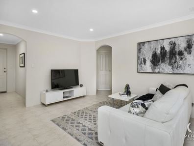 4B Ball Place, Queens Park WA 6107