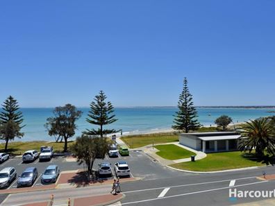 13/11 Halls Head Parade, Halls Head WA 6210