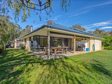 21 Lofthouse Drive, Leschenault WA 6233