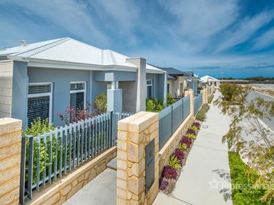 12 Bellefontaine Grove, Mindarie WA 6030