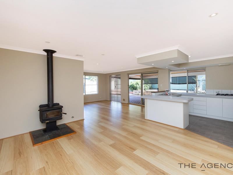 14 Satinash Retreat, Halls Head WA 6210