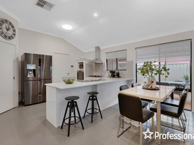 15 Tobermory Pass, Canning Vale WA 6155