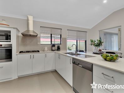 15 Tobermory Pass, Canning Vale WA 6155