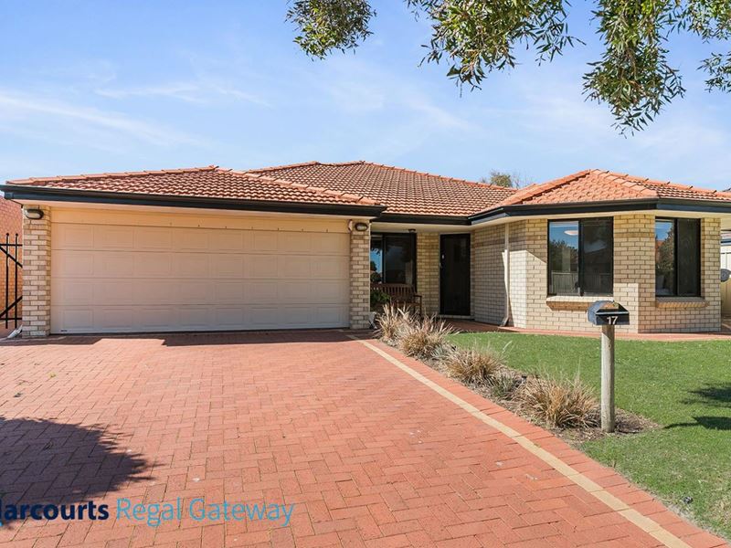 17 Avon Crescent, Atwell WA 6164