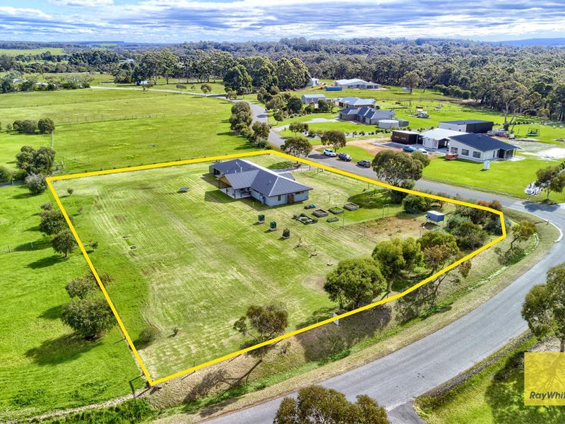 118 Greenwood Drive, Willyung