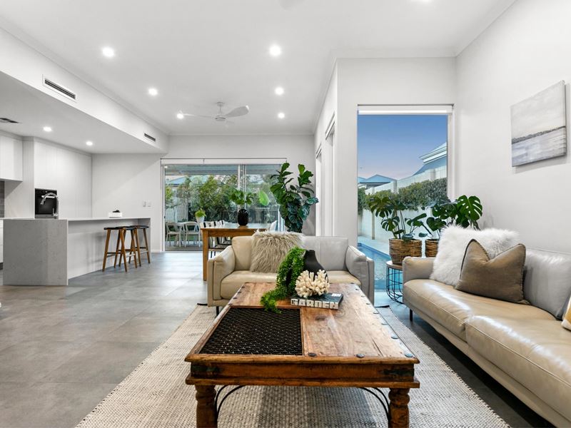 27A Mengler Avenue, Claremont