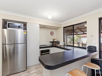 33 Brookside Gardens, Caversham WA 6055