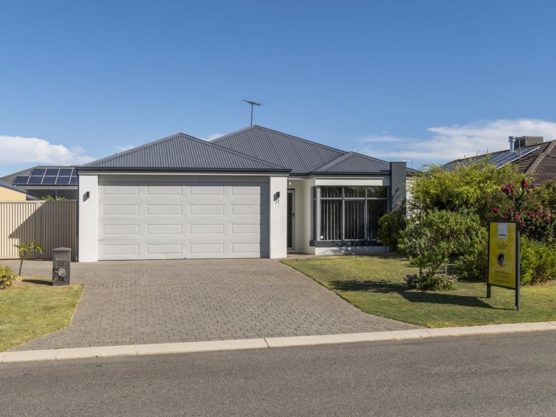 31 Buttermere Approach, Waikiki