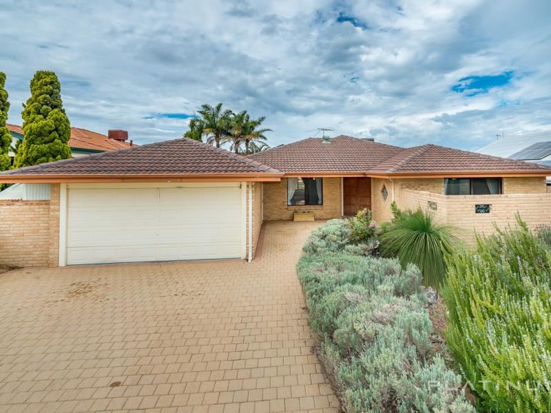14 Crosshill Green, Kinross
