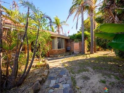 5 Sandford Crescent, Halls Head WA 6210