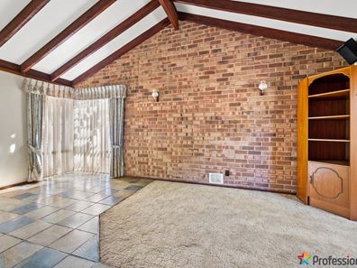 5 Sandford Crescent, Halls Head WA 6210