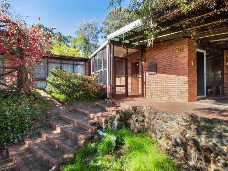 11 Carramar Drive, Kalamunda