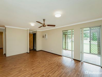 16 Luckhurst Drive, Mandurah WA 6210