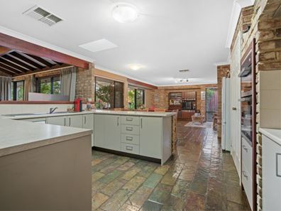 18 Meldreth Court, Willetton WA 6155