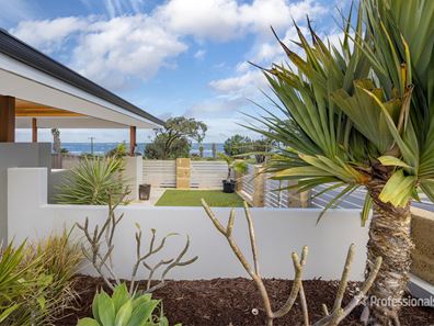 6 Hester Street, Drummond Cove WA 6532