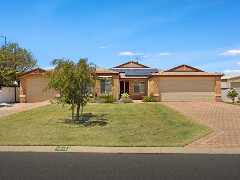44 Crystaluna Drive, Golden Bay