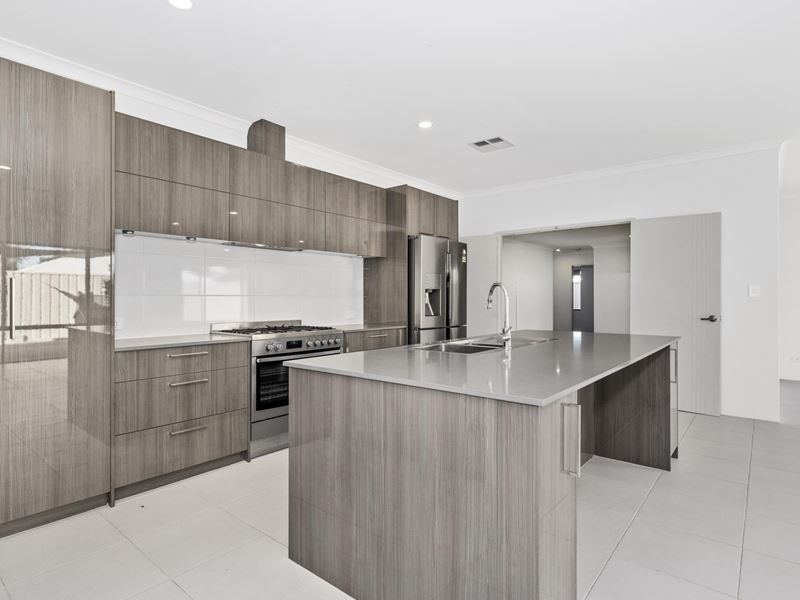 13 Brookdale Way, Meadow Springs