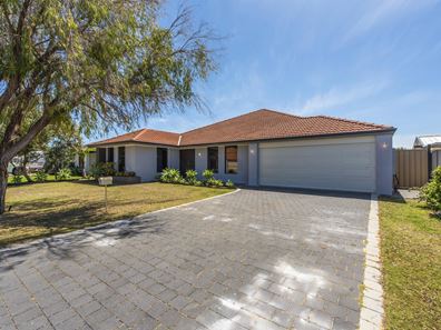 4 Savona Brace, Secret Harbour WA 6173