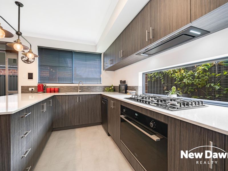 68 Rhodeswood Drive, Aveley