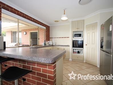 122 Lucy Victoria Avenue, Australind WA 6233