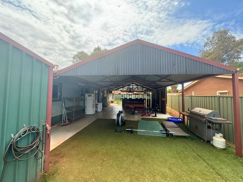 2 Ross Avenue, Newman