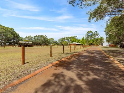 180 Country Drive, Oakford WA 6121