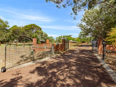 180 Country Drive, Oakford WA 6121