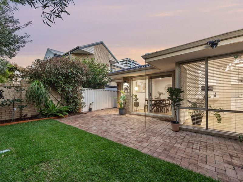 1/2 Forbes Road, Applecross WA 6153
