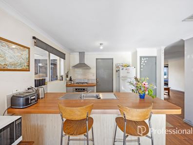 96 Somerville Drive, College Grove WA 6230
