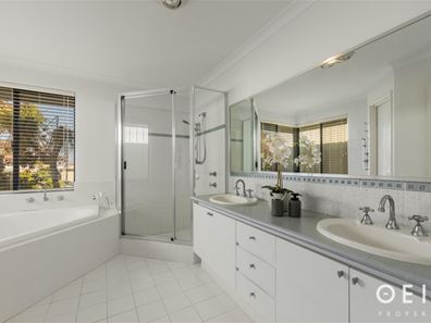 38 Carnegie Parade, Success WA 6164