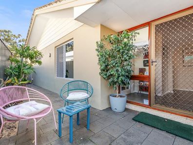 6 Bretby Close, Carine WA 6020