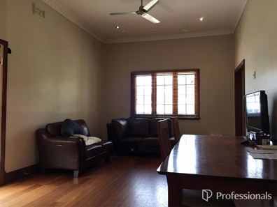186 Shenton Street, Beachlands WA 6530