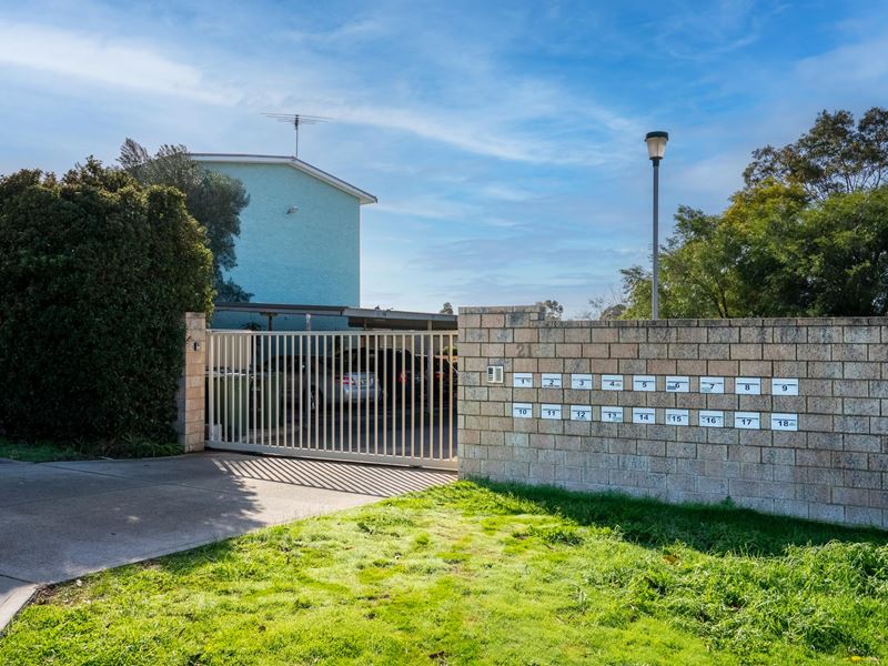1/21 Fennager Way, Calista WA 6167