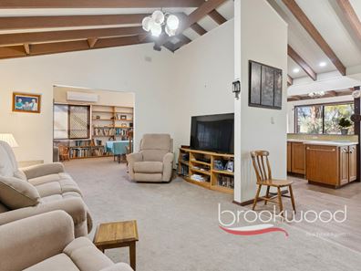 3 Hollett Road, Stoneville WA 6081