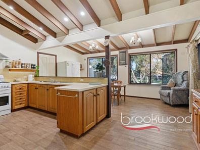 3 Hollett Road, Stoneville WA 6081