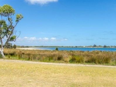 34 Lake Street, Rockingham WA 6168