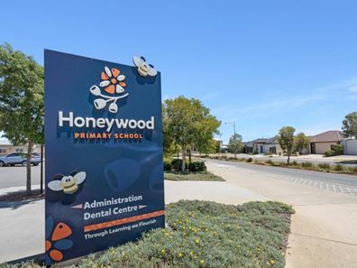52 Honeywood Avenue, Wandi WA 6167