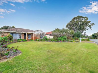 18 Pelican Parade, Ballajura WA 6066