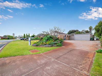 18 Pelican Parade, Ballajura WA 6066