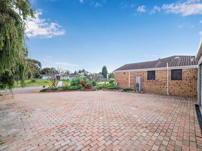 18 Pelican Parade, Ballajura WA 6066