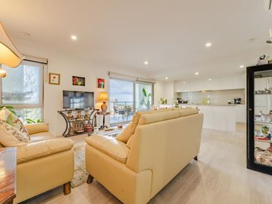 27/150 Boardwalk Boulevard, Halls Head WA 6210